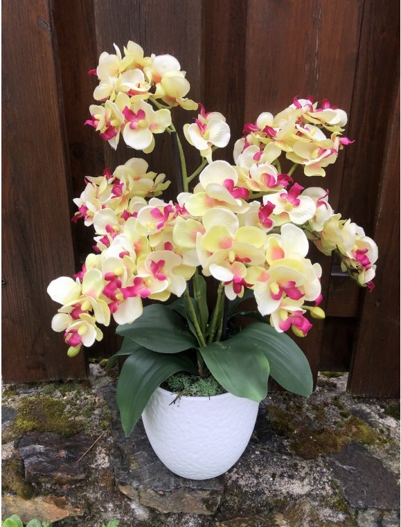 Umělá orchidej v květináči žluto fialová